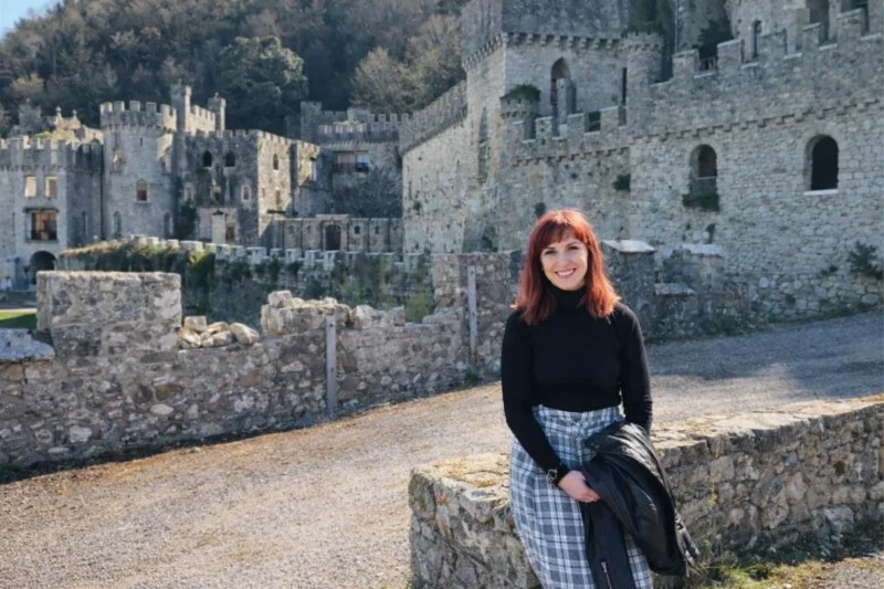 Izzie Balmer Partner: The Auctioneer, TV Presenter, and the Mystery of Her Partner